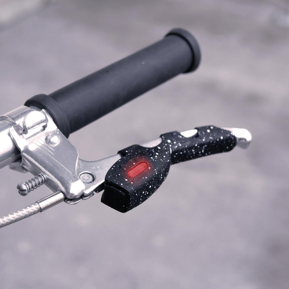 Éclairage Vélo / Casque – Clignotants – Détecteur Feu Stop – Overade TURN & BRAKE - Overade